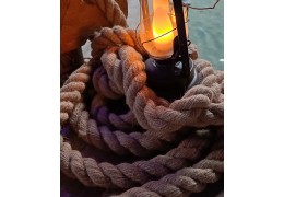 Jutetouw als decoratie in pretparken